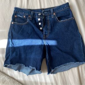 Levi’s 501 mid thigh shorts